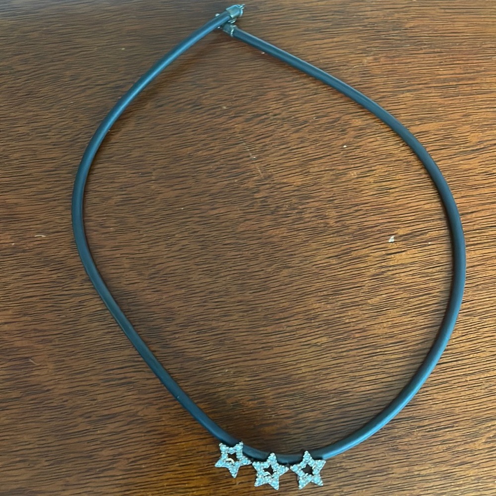 Bloomingdales choker necklace, black rubber with 3 stars with cz